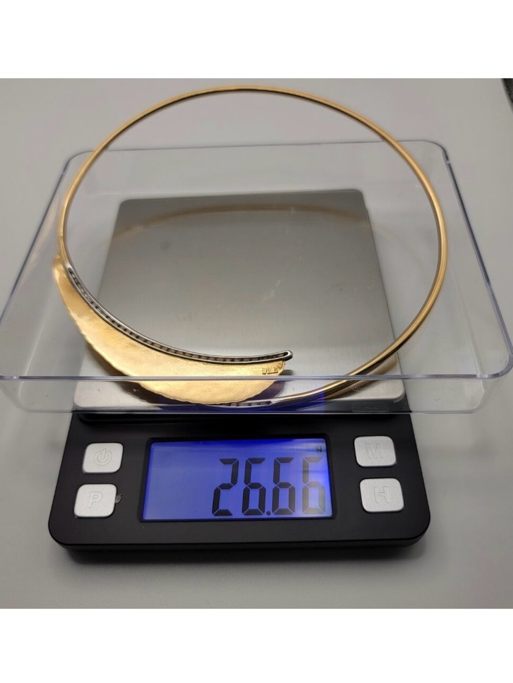 18k Gold Textured Crescent Collar Necklace with 0.20ct Diamonds - Picture 11 of 11